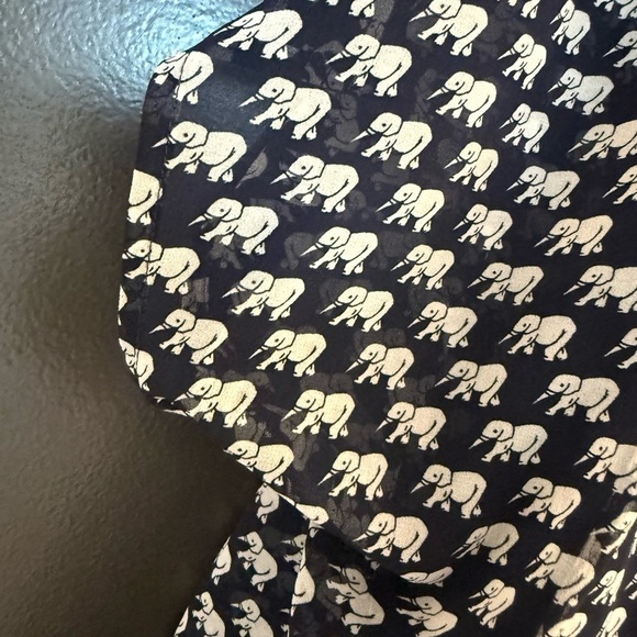 CAbi S EUC Elephant pattern sheer  Blue Short Sleeve Fitted Blouse- fitted waist - Picture 8 of 14
